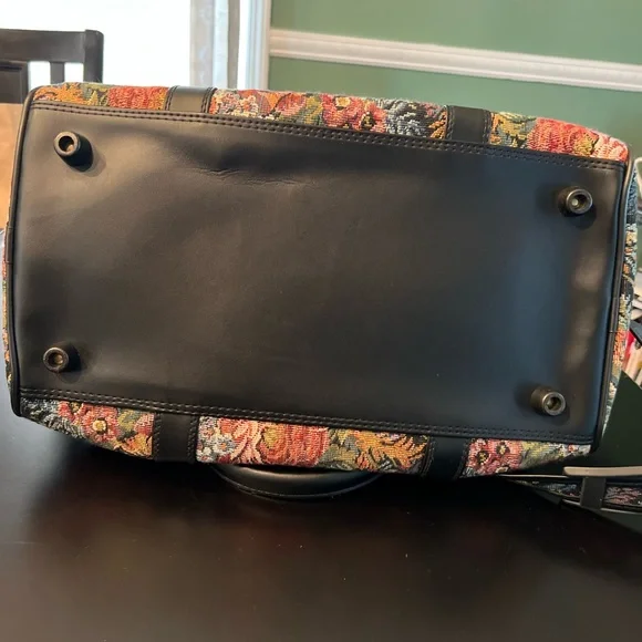 Medium size tapestry luggage, carry-on with strap never used some wear - Picture 14 of 15